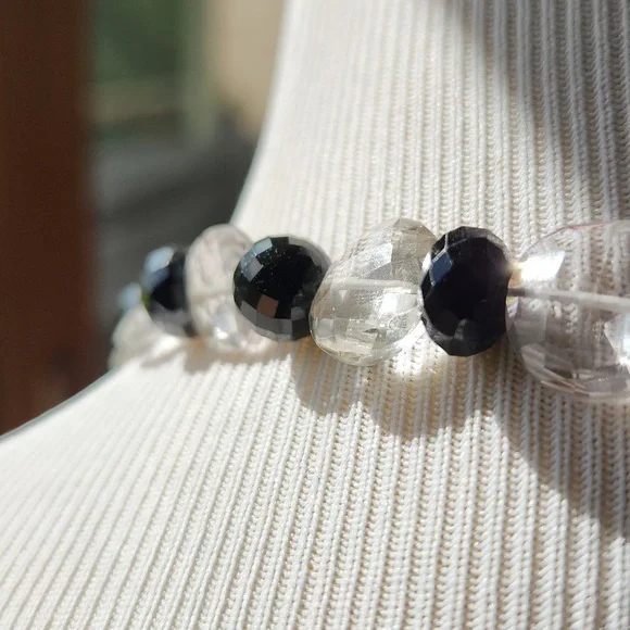 Black and White Necklace - Picture 3 of 5